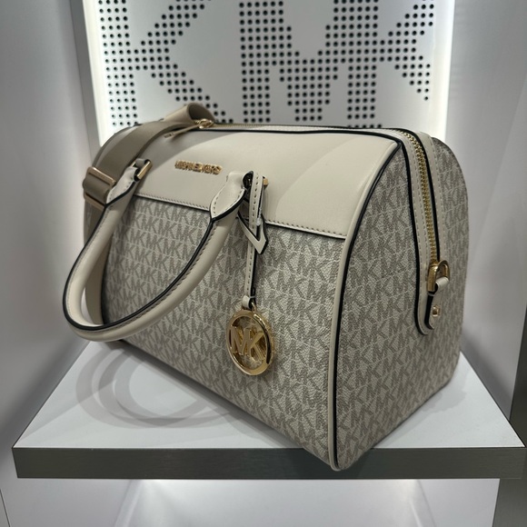 MICHAEL KORS TRAVEL MEDIUM DUFFEL SATCHEL / CROSSBODY BAG LIGHT CREAM MULTI - Picture 3 of 14